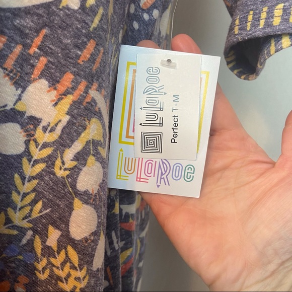 Lularoe Perfect T Geometric Print Size M NWT - Picture 6 of 8
